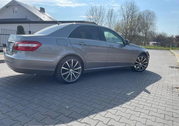 Mercedes-Benz Klasa E cena 42900 przebieg: 246100, rok produkcji 2010 z Białystok małe 121